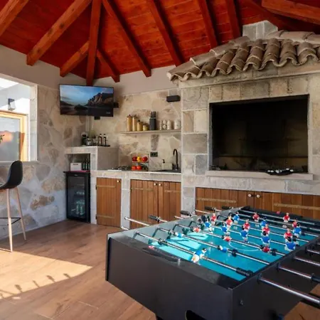 Peaceful Ivona Villa Topolo